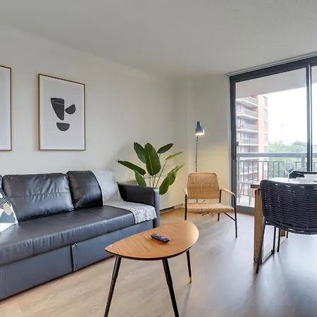 Modern & Charming Apt With Rooftop @Pentagon City